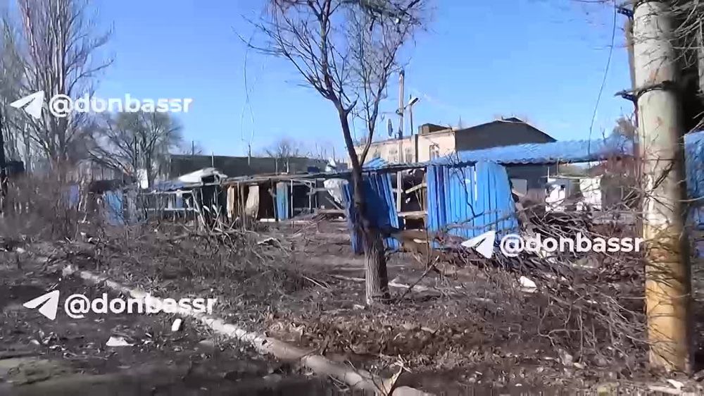 Город Углегорск постепенно возвращается к мирной жизни