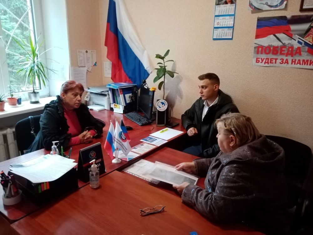 Василий Ткачук: Приём граждан депутатом Народного Совета Донецкой Народной Республики Ириной Поповой в Общественной приемной Председателя Общественного Движения «Донецкая Республика» Д. В. Пушилина