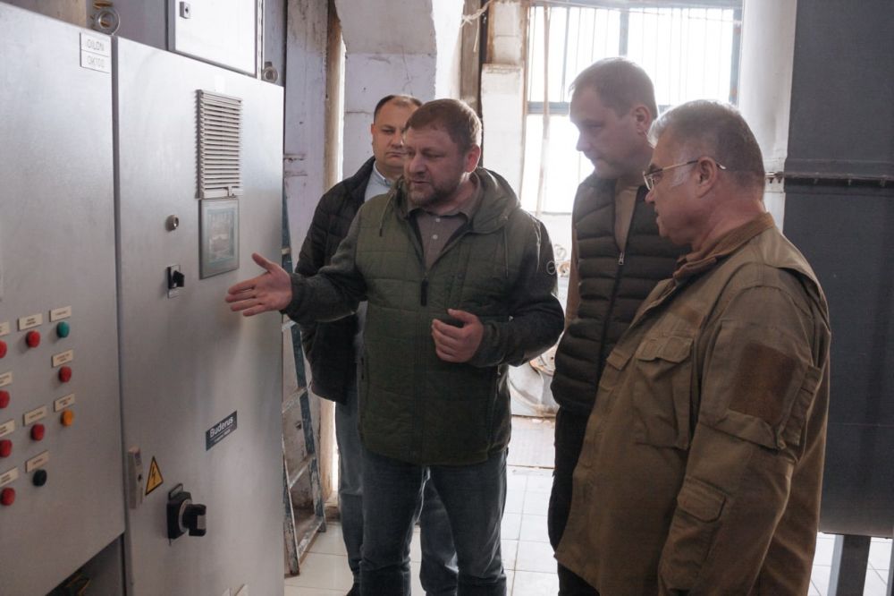 О том, готовы ли к приему теплоносителя в Мариуполе, и какая работа проводится в данном направлении, рассказал заместитель министра строительства и ЖКХ ДНР Андрей Нагайцев
