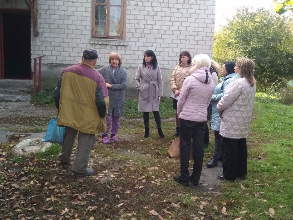 Сегодня, 13 октября, управляющий делами администрации города Харцызска Виктория Рогожина провела встречу с жителями поселка Зуевка