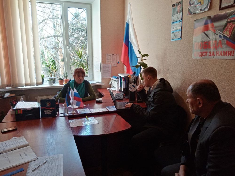 Василий Ткачук: Приём граждан депутатом Народного Совета Донецкой Народной Республики Ириной Поповой в Общественной приемной Председателя Общественного Движения «Донецкая Республика» Д. В. Пушилина