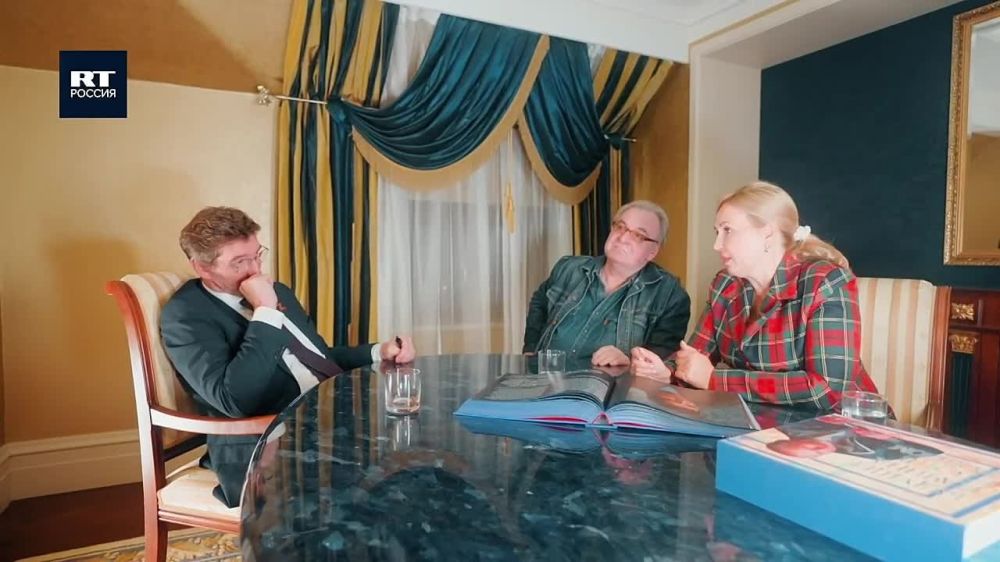 Депутат Народного совета ДНР Александр Хряков в фильме Антона Красовского «Референдум» отвечает на вопрос о том, как доказать, что Донбасс — это Россия