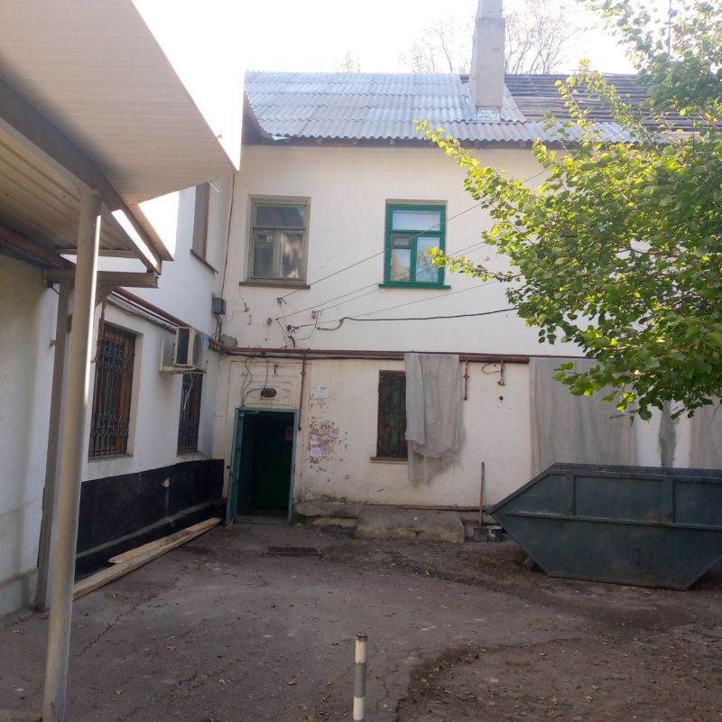 Василий Ткачук: Силами Объединенной энергетической компании города Москвы производится ремонт кровли по улице Лазаренко, 63