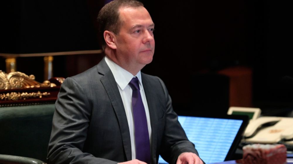 Медведев пригласил Маска в Москву на День Победы