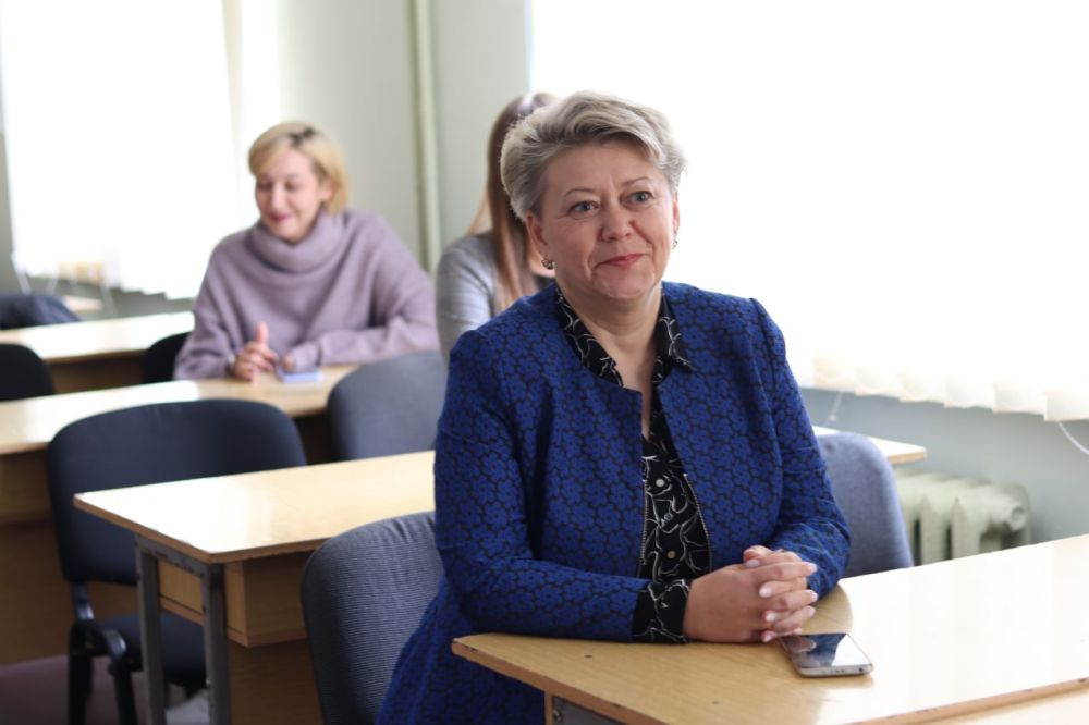 Член Общественной Палаты ДНР ректор Горловского института иностранных языков Светлана Кочетова приветствовала участников форума "Доброволец Республики"