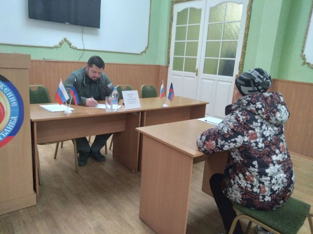 Глава администрации города Енакиево провел прием граждан