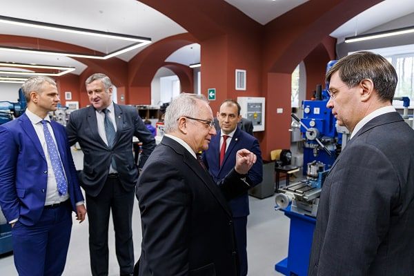 ��������� ������ ������������ � ������������� ���������� ������������ � ���� ��. �