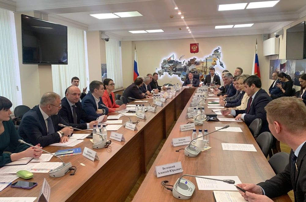 Марина Жейнова и Игорь Матрус приняли участие в парламентских слушаниях в Госдуме России