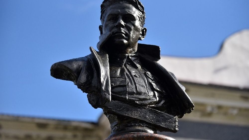 На площади Правосудия в Донецке открыли памятник борцу с украинским национализмом Павлу Судоплатову