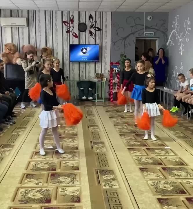 Уполномоченный по правам ребенка при Президенте Российской Федерации Мария Львова-Белова, а также Советник Главы Донецкой Народной Республики по правам ребенка Элеонора Федоренко посетили Харцызск с рабочим визитом