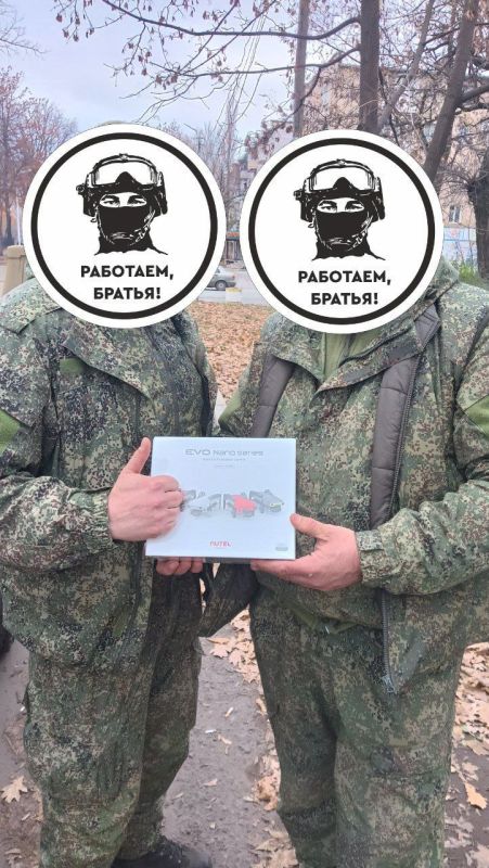 Георгий Медведев: Друзья, две очень хорошие новости! Наш друг Руслан приобрел коптеры для бойцов на передовой, выделив две птицы мне. Военкор Павел Кукушкин привез их в Донецк, а я доставил дальше