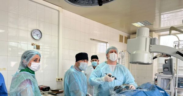 ДНР впервые провели операцию по удалению осколка снаряда из позвоночника при помощи эндоскопии