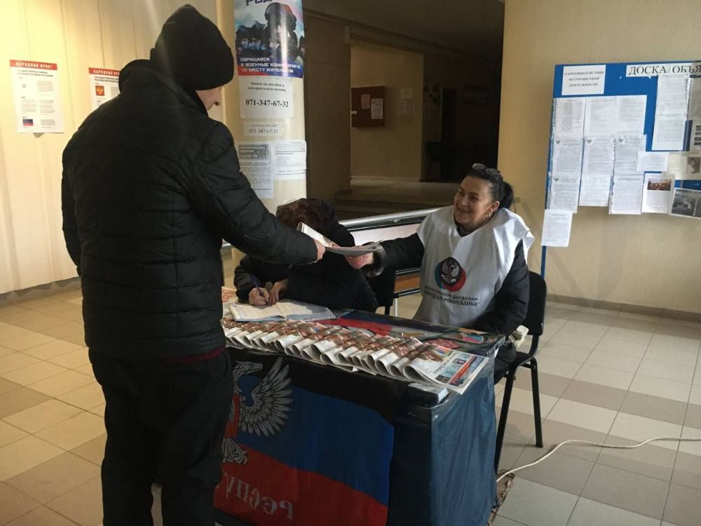 Василий Ткачук: Активисты местного отделения Общественного Движения «Донецкая Республика» в Калининском районе города Донецка, каждый понедельник, среда и пятница с 09:00 до 1...