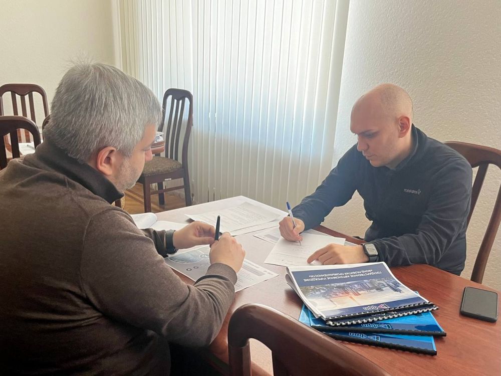 Рустам Мингазов: Провел встречу с директором нашего Фонда развития промышленности Сергеем Власовым