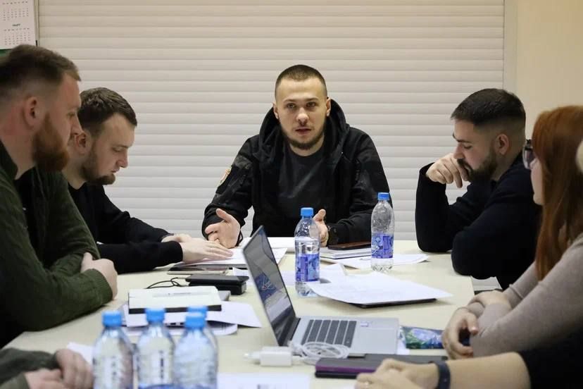 Министр молодежной политики провел совещание с некоммерческими организациями