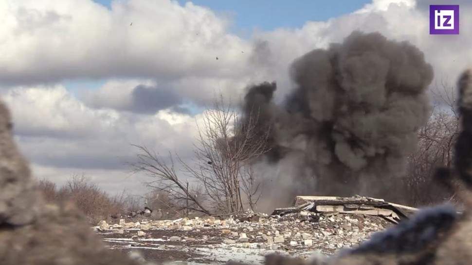 «Известия» показали разминирование заводов в Мариуполе