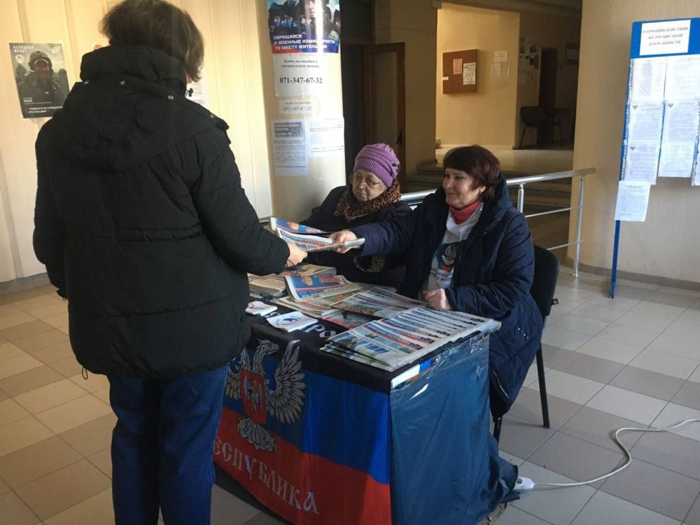 Василий Ткачук: Активисты местного отделения Общественного Движения «Донецкая Республика» Калининского района города Донецка продолжают работу информационного пикета