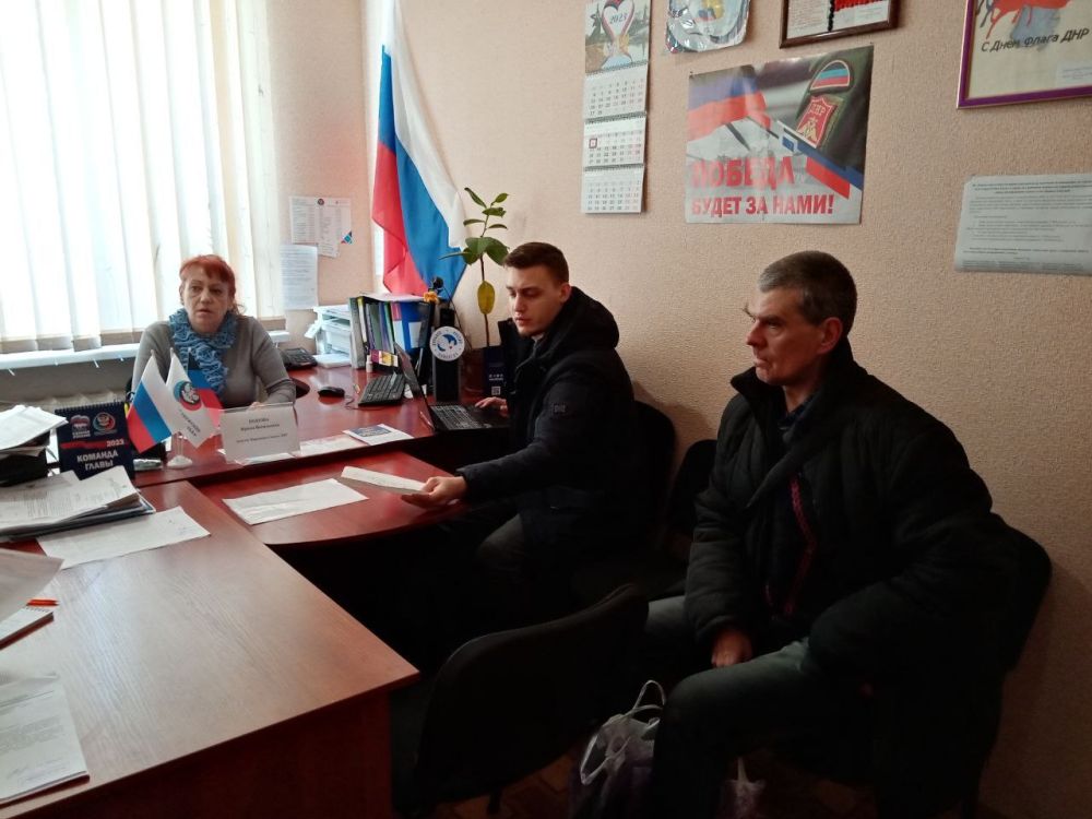 Василий Ткачук: Приём граждан депутатом Народного Совета Донецкой Народной Республики Ириной Поповой в Общественной приемной Председателя Общественного Движения «Донецкая Республика» Д. В. Пушилина