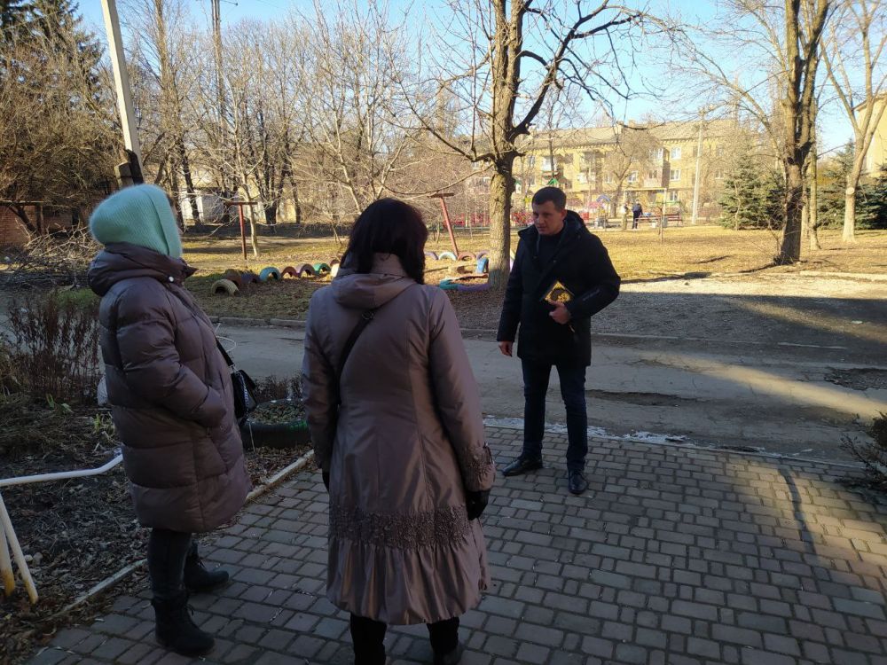 ������ ��������: ���� �������. �������, 6 �����, ��������� ���� ������� ���� � 3 �� ��. ������, � ������� ������ ������� ������ ����������� ����� ������������� ������ �������� ������� ��������