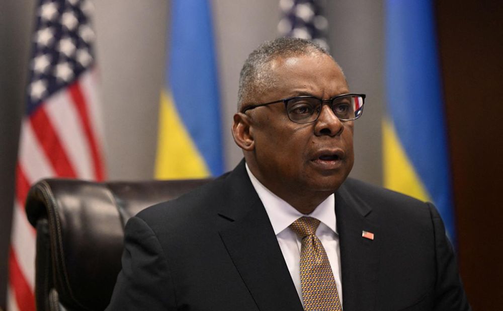 Владимир Зеленский должен сам решать, продолжать или нет оборону Артемовска (Бахмута), но потеря города не будет означать поражение Киева, заявил глава Пентагона Ллойд Остин