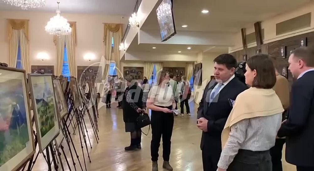 В Свердловской области начались гастроли Донецкого молодежного театра — на первом спектакле присутствовала делегация из Макеевки