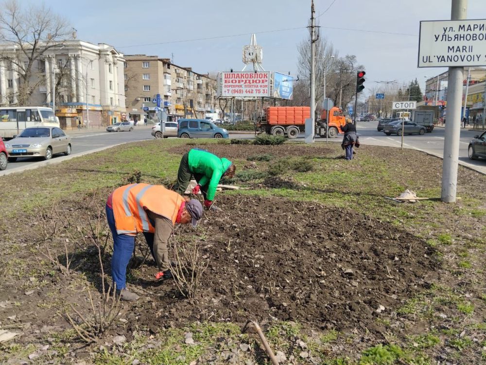 Василий Ткачук: Силами Муниципального унитарного предприятия администрации г. Донецка "Зеленого строительства...