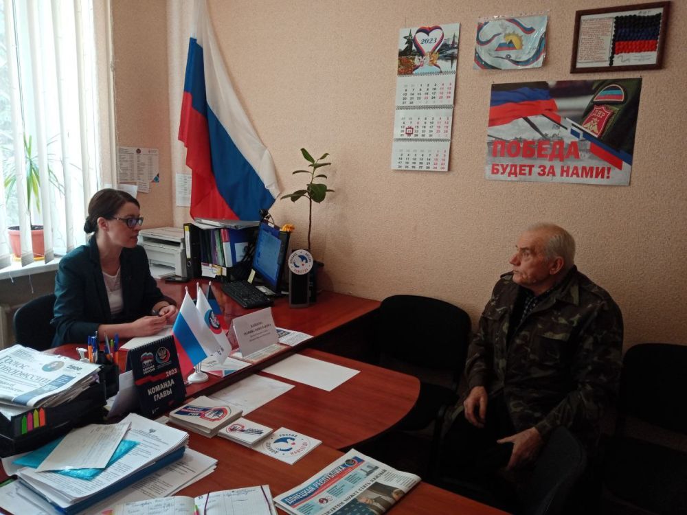 Василий Ткачук: Приём граждан депутатом Народного Совета Донецкой Народной Республики в Общественной приемной Председателя Общественного Движения «Донецкая Республика» Д. В. Пушилина