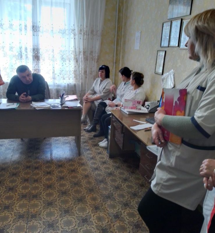 Дмитрий Лысенко: Сегодня, 23 марта глава Пелагеевской поселковой администрации Роман Грицай провел встречу с трудовым коллективом амбулатории № 4 ГБУ «Центр Первичной медико-санитарной помощи г.Тореза»
