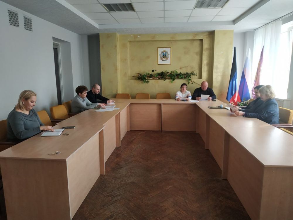 Василий Ткачук: Рабочая группа по отбору кандидатур семей для представления к награждению медалью "За любовь и верность", которое провел заместитель главы администрации района Вячеслав Пахущий