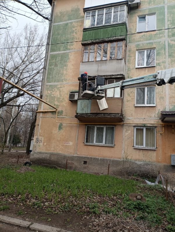 Василий Ткачук: Муниципальное унитарное предприятие администрации г. Донецка "Управляющая компания Калининского района г. Донецка" приступила к работам по закрытию теплового контура в жилом доме № 80 по улице Краснофлотская