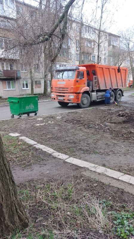 Василий Ткачук: Сегодня организован вывоз твердых бытовых и крупногабаритных отходов с территории Калининского района г. Донецка