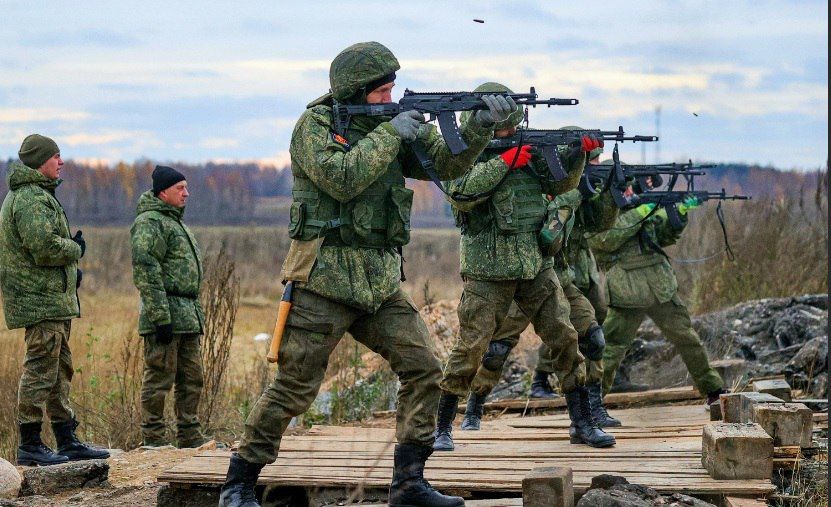 Весенний призыв начнется 1 апреля, срочников не отправят на новые территории, заявил глава комитета Госдумы по обороне Андрей Картаполов