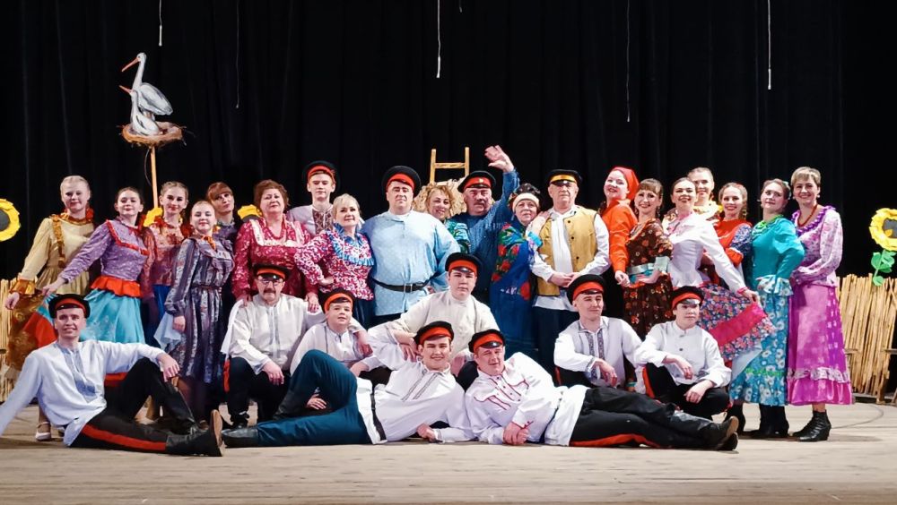 Руслан Дудников: Сегодня в Доме науки и техники прошёл показ спектакля "Бабий бунт" с участием творческих коллективов нашего города!