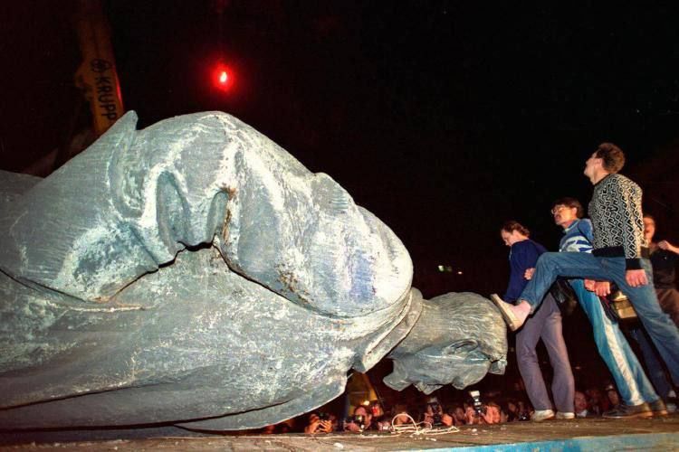 ������� ��������: 7 ������ 1992 ���� ������ ��������� ������� �������������� ������