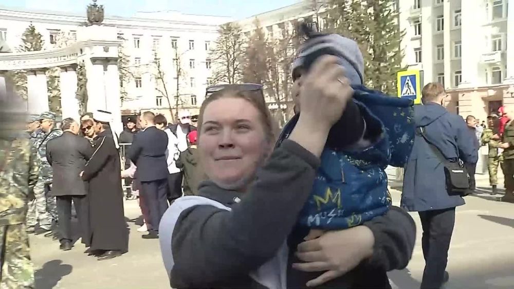 Глава Республики Дагестан Сергей Меликов поручил держать прямую связь с бойцами пятой десантно-штурмовой роты, которой командовал Герой России Нурмагомед Гаджимагомедов