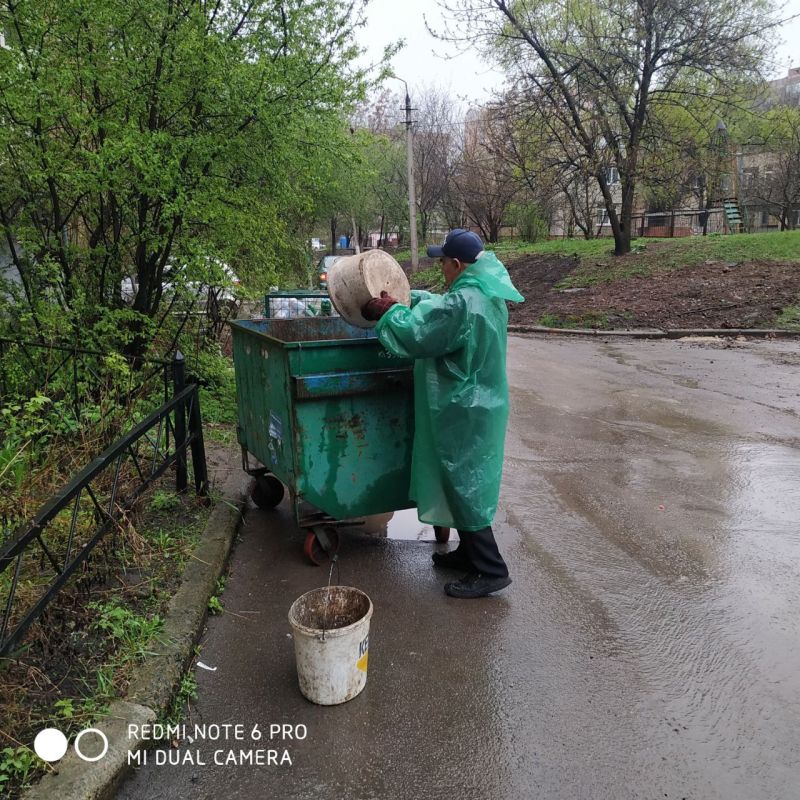 Василий Ткачук: Муниципальное унитарное предприятие администрации г. Донецка "Управляющая компания Калининского района г. Донецка" прилагают все усилия по наведению чистоты и порядка на придомовых территориях многоквартирного жилого фонда