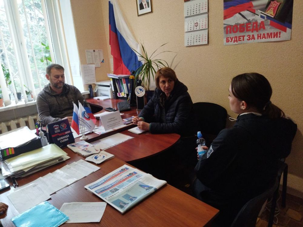 Василий Ткачук: Прошел приём граждан в общественной приемной Председателя Общественного Движения «Донецкая Республика» Дениса Пушилина местного отделения Калининского района города Донецка