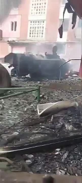 Юрий Котенок: Британский БТР FV103 Spartan, догорающий на улицах Бахмута