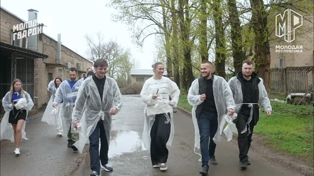 Вот это у нас гости. В Донецке Ксения Денисовна уже не первый раз. Руководитель Федерального агентства по делам молодёжи «Росмолодежь» познакомилась с деятельностью наших волонтёров