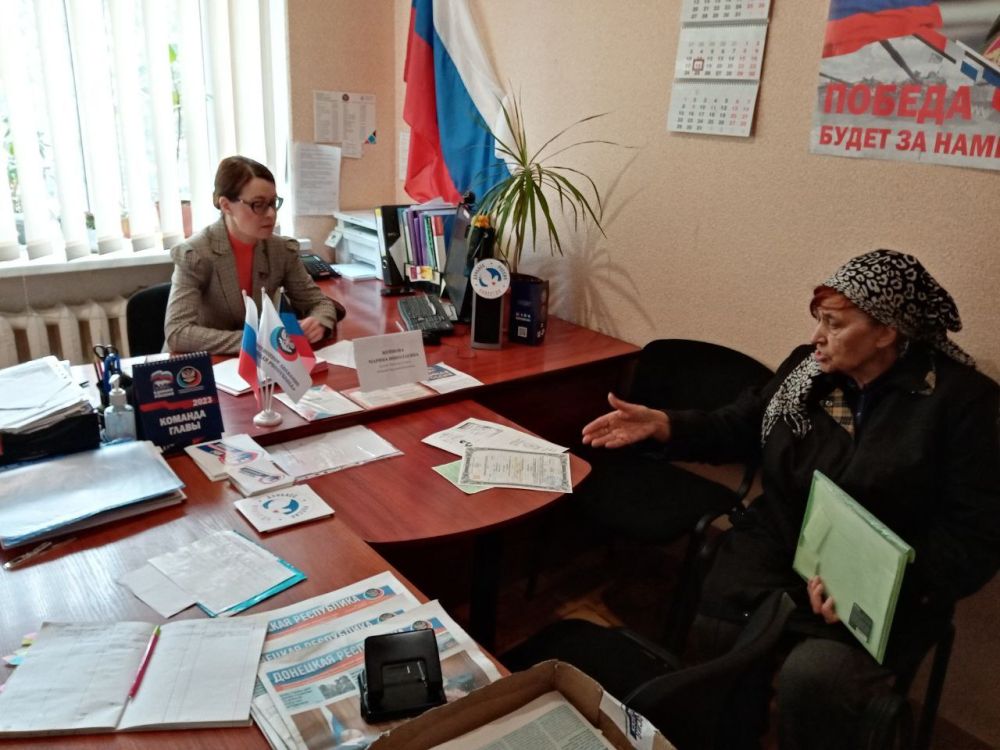 Василий Ткачук: Приём граждан депутатом Народного Совета Донецкой Народной Республики в Общественной приемной Председателя Общественного Движения «Донецкая Республика» Д. В. Пушилина