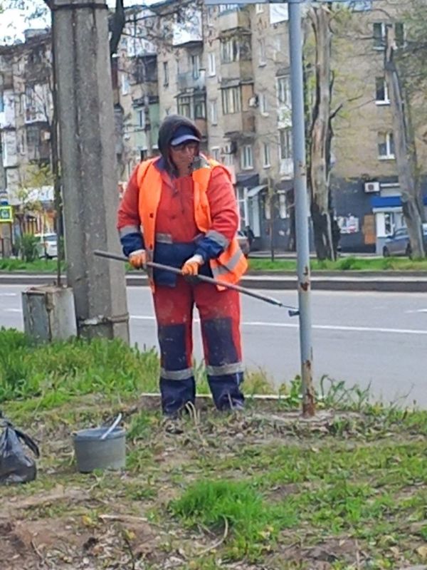 Василий Ткачук: В Калининском районе сотрудниками коммунального предприятия «Дорожное ремонтно - строительное управление» начаты работы по приведению в порядок дорожных знаков