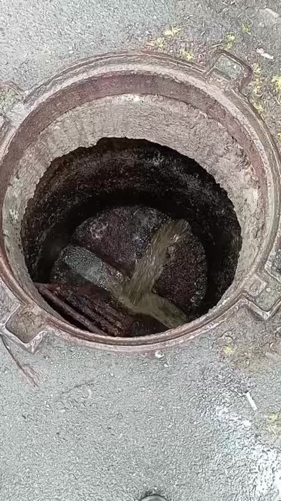 Василий Ткачук: ЖЭУ № 1 МУП АГД "УК" выполнены работы по прочистке канализационной сети по адресу: пр.Павших Коммунаров, д. № 77. Канализационная сеть работает удовлетворительно, колодцы чистые, подпора нет