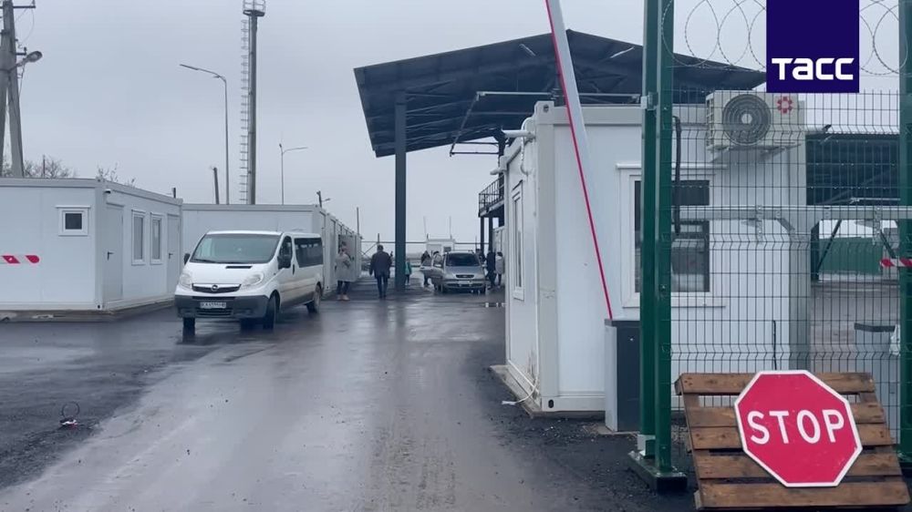 Ремонт дороги к новому автомобильному пункту пропуска Шрамко-Ульяновская на административной границе с ДНР в Ростовской области будет завершен в течение месяца, на эти цели выделено около 10 млн рублей