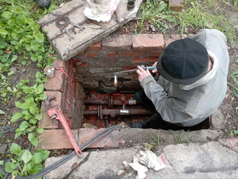 Василий Ткачук: МУП АГД "УК" выполнена работа по замене запорной арматуры на центральном отоплении в дом по проспекту Павших Коммунаров, д. 65