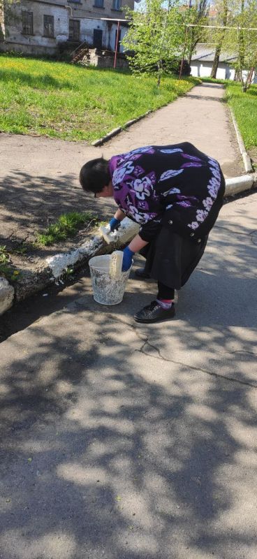 Василий Ткачук: Сегодня, предприятия, организации, учреждения в Калининском районе г.Донецка приступили к уборке территории и покосу травы в рамках проведения мероприятий "ЧИСТЫЙ ЧЕТВЕРГ"
