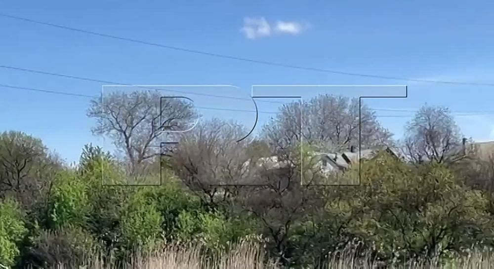 Роман Косарев: ВКС России продолжают работать в небе ДНР. Тем временем Киевский район Донецка с утра находится под массированным обстрелом украинских националистов