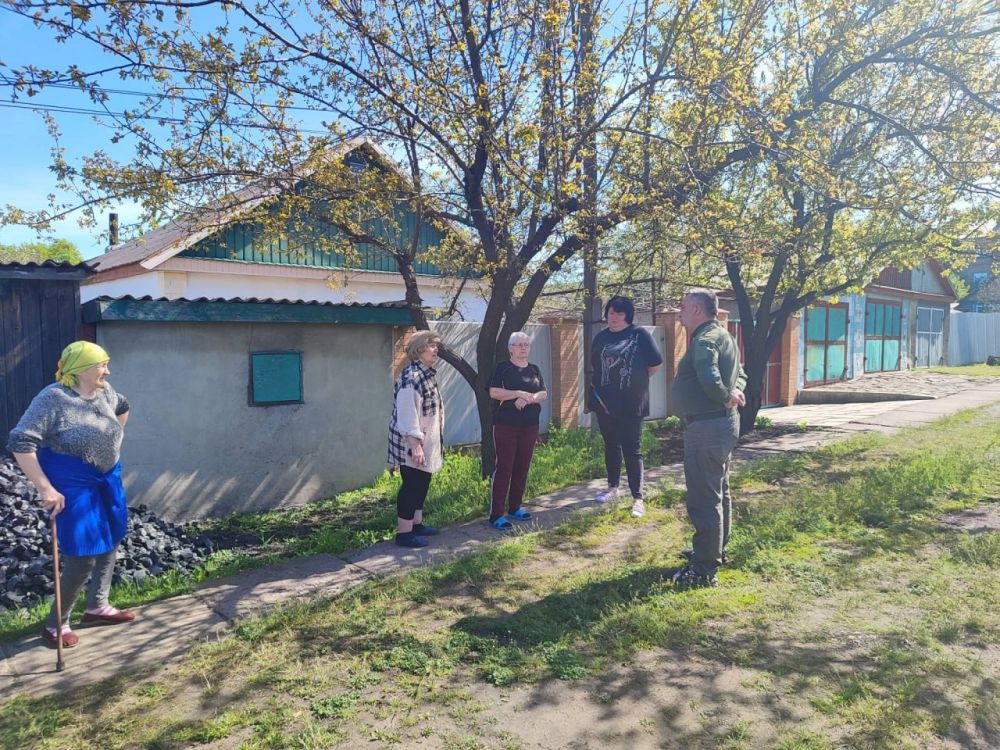 Дмитрий Лысенко: Сегодня, 4 мая 2023, глава Пелагеевской поселковой администрации Роман Грицай провел сход граждан по ул.Державина