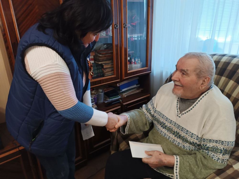 Василий Ткачук: Сегодня, 6 мая, в рамках проекта Всероссийской политической партии «Единая Россия» «Историческая память», активисты Калининского района поздравили ветеранов Великой Отечественной войны с наступающим праздником Днем Победы