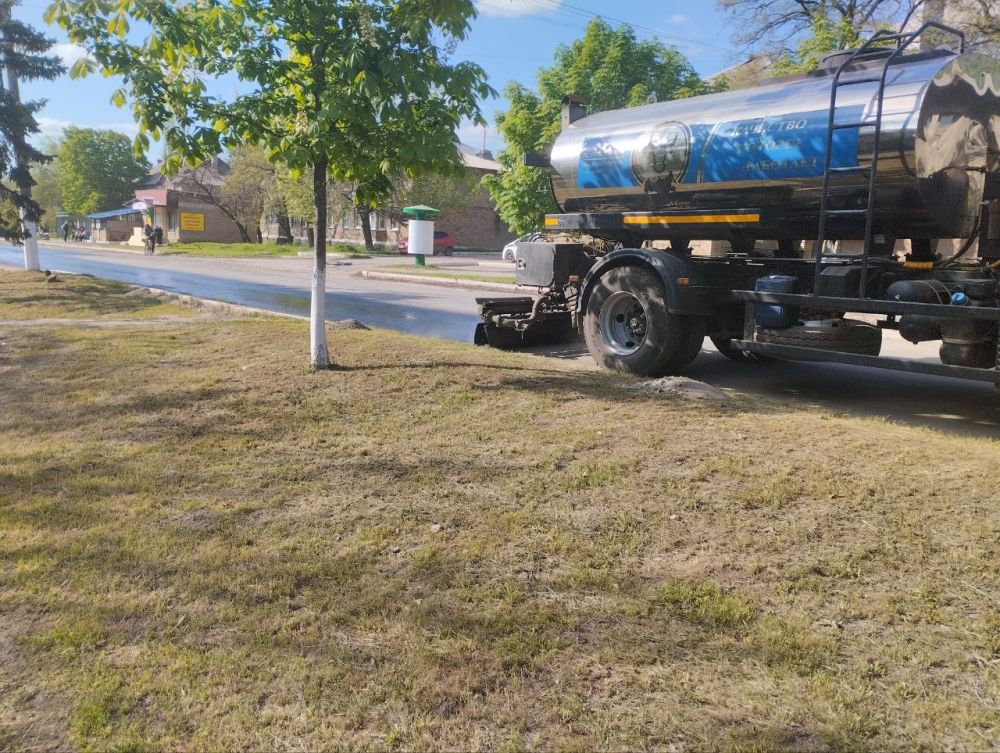 При поддержке Ленинградской области в городе Юнокоммунаровске ведутся работы по укладке дорожного покрытия по улице Ильича