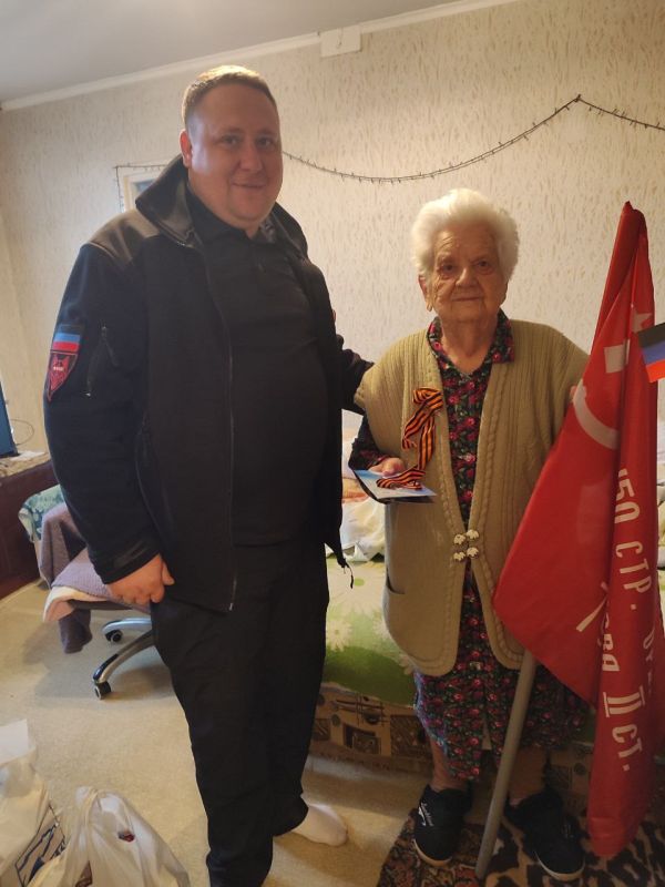 Андрей Юхненко: Визит с подарками и поздравлениями в предверии Дня Победы к Надежде Семёновне стал полной неожиданностью для женщины